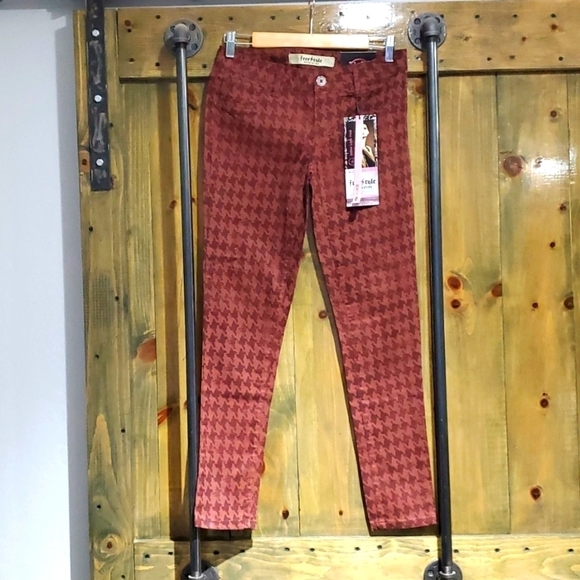NEW  FREESTYLE REVOLUTION MAROON PRINTED PANTS SIZE 5 ROCK PUNK INDIE POP - Picture 1 of 5